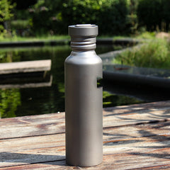 750 ml Pure titanium waterfles met opbergzak